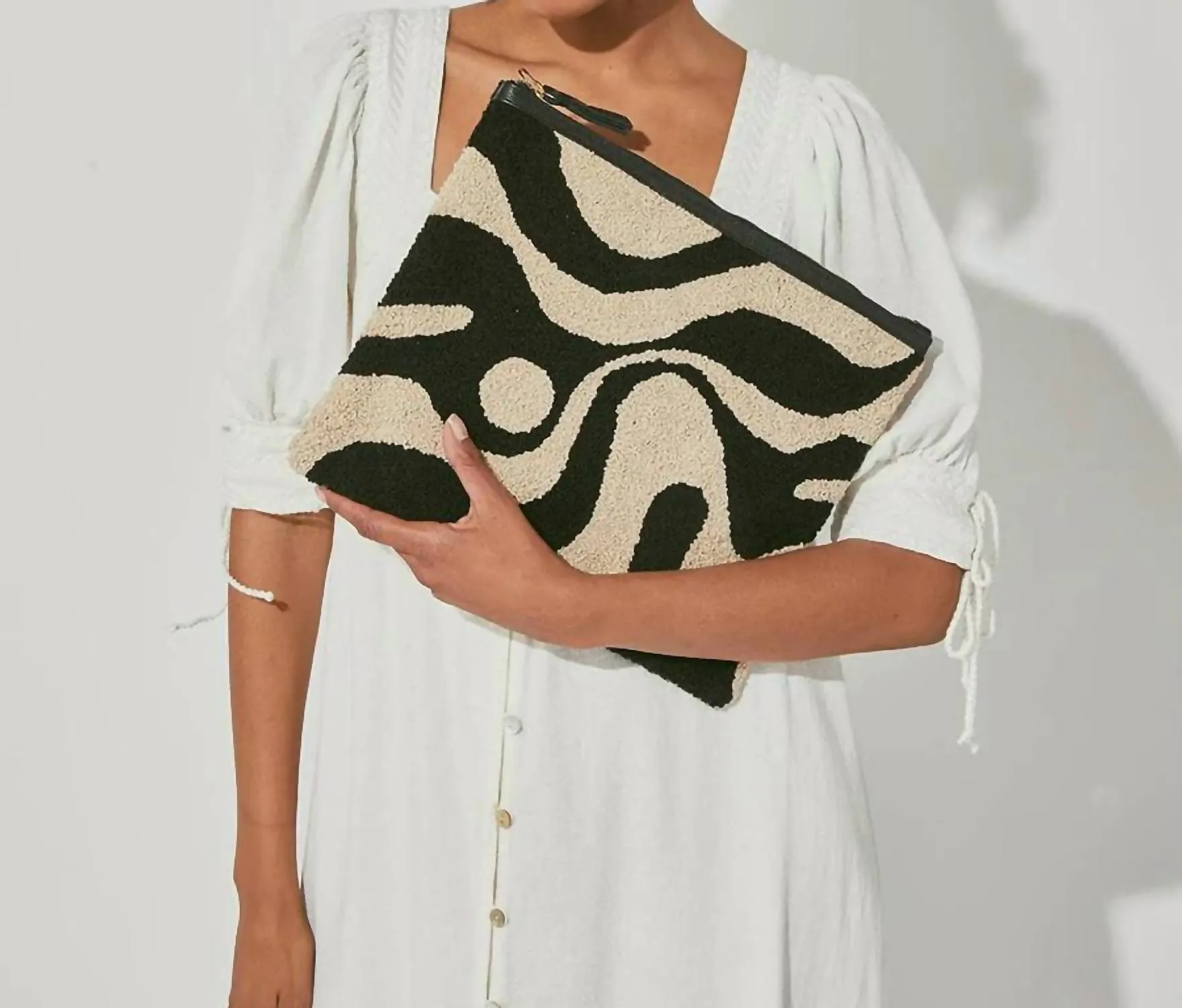 Abstract Yin-Yang Clutch In Multi