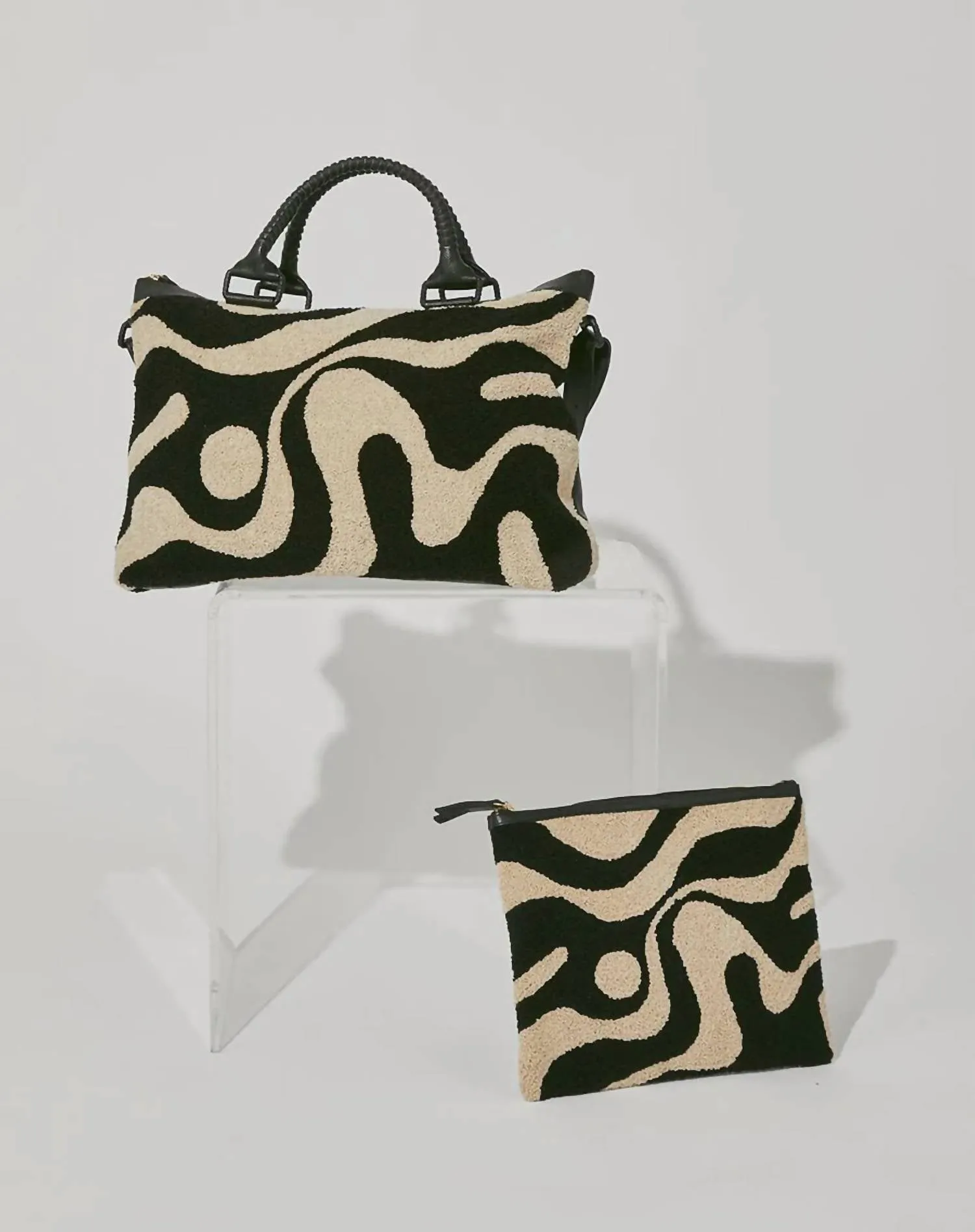 Abstract Yin-Yang Clutch In Multi