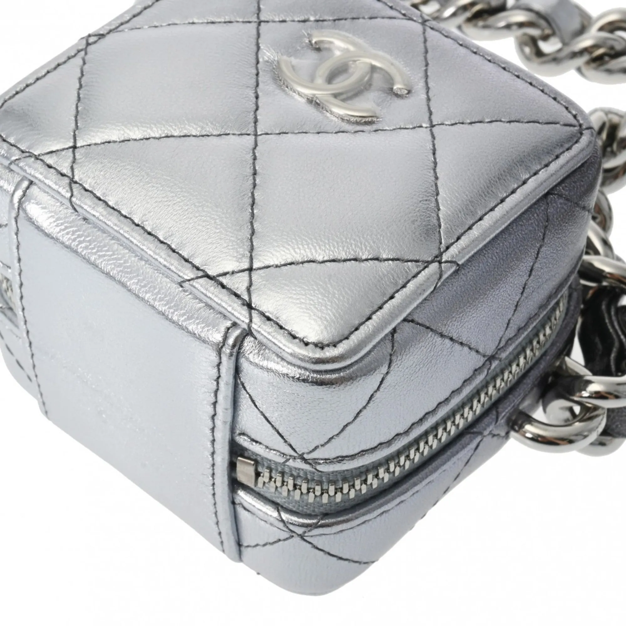 Chanel Matelass Leather Clutch Bag (Pre-Owned)