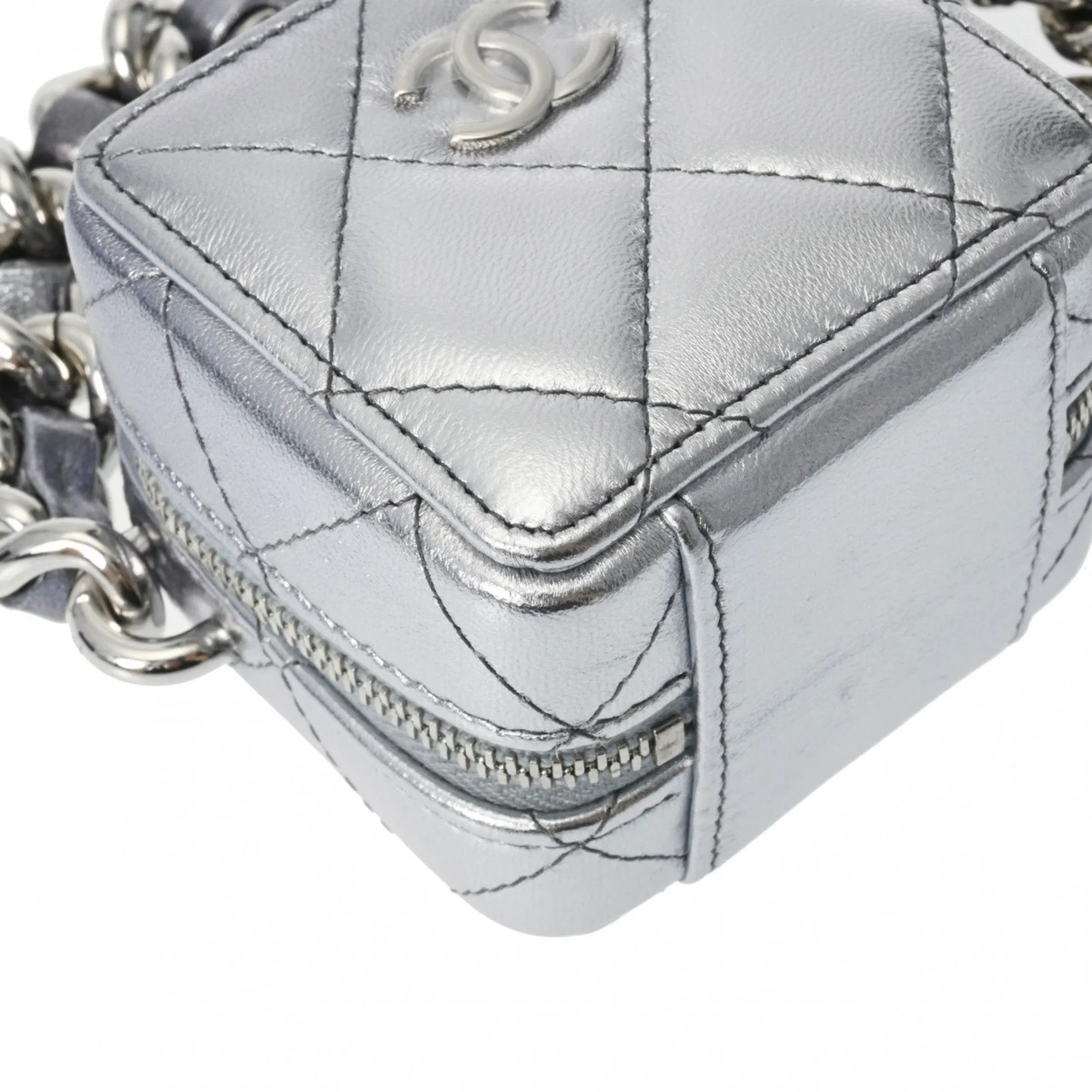 Chanel Matelass Leather Clutch Bag (Pre-Owned)