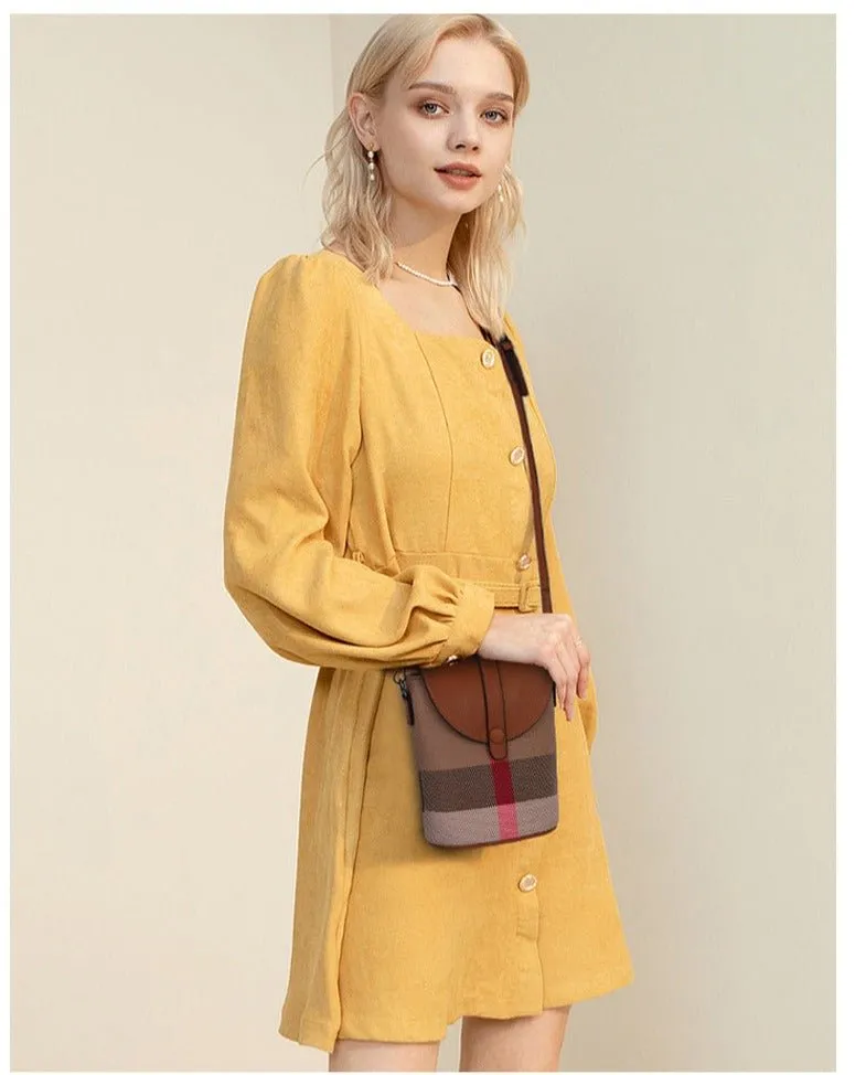 Chic Mini Lattice Canvas Crossbody: Fashionable and Functional