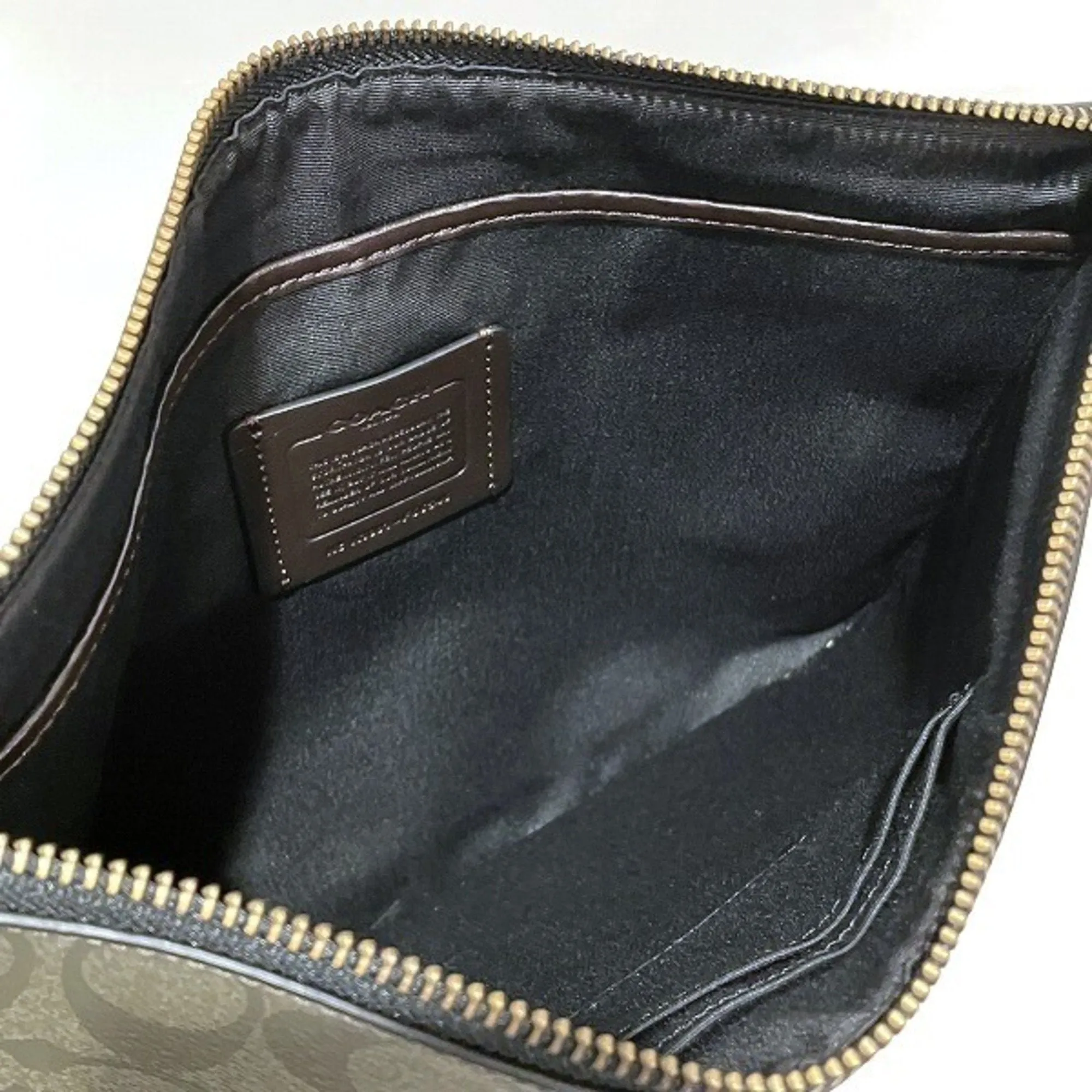 Coach   Leather Clutch Bag (Pre-Owned)
