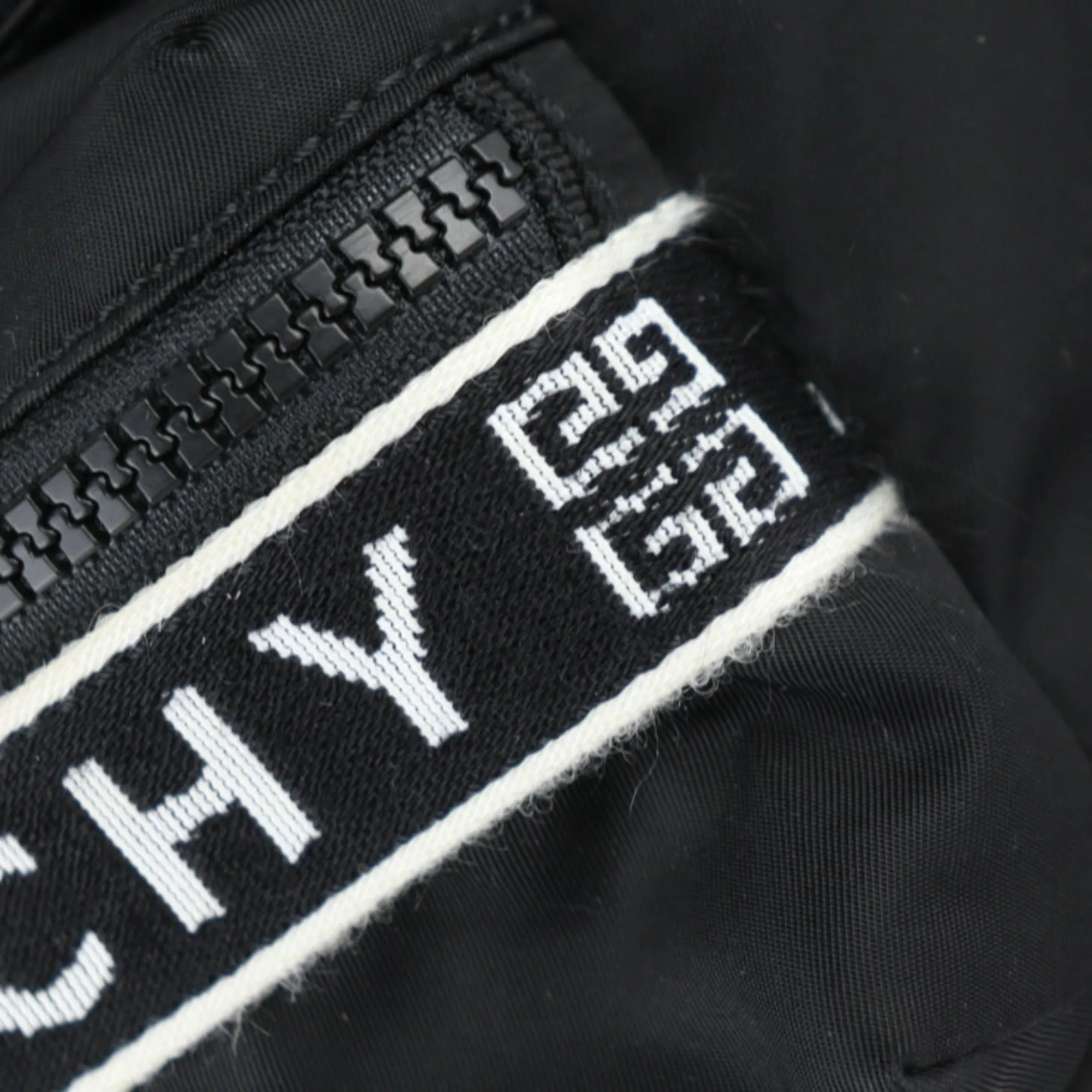 Givenchy Leather Clutch Bag (Pre-Owned)
