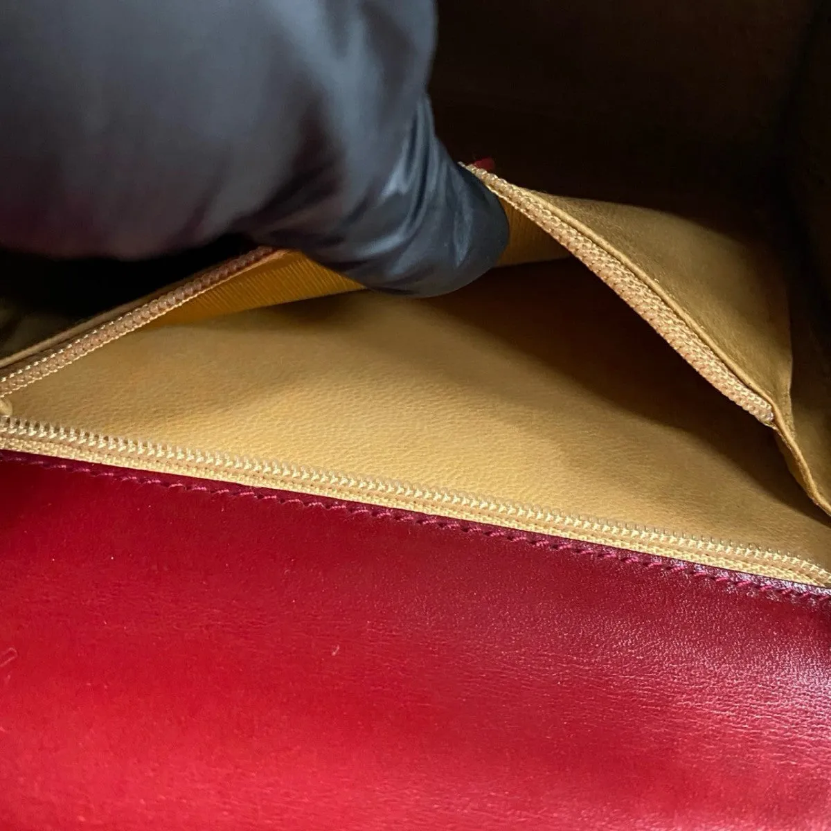 GUCCI Shoulder Bag leather Red Ready lock