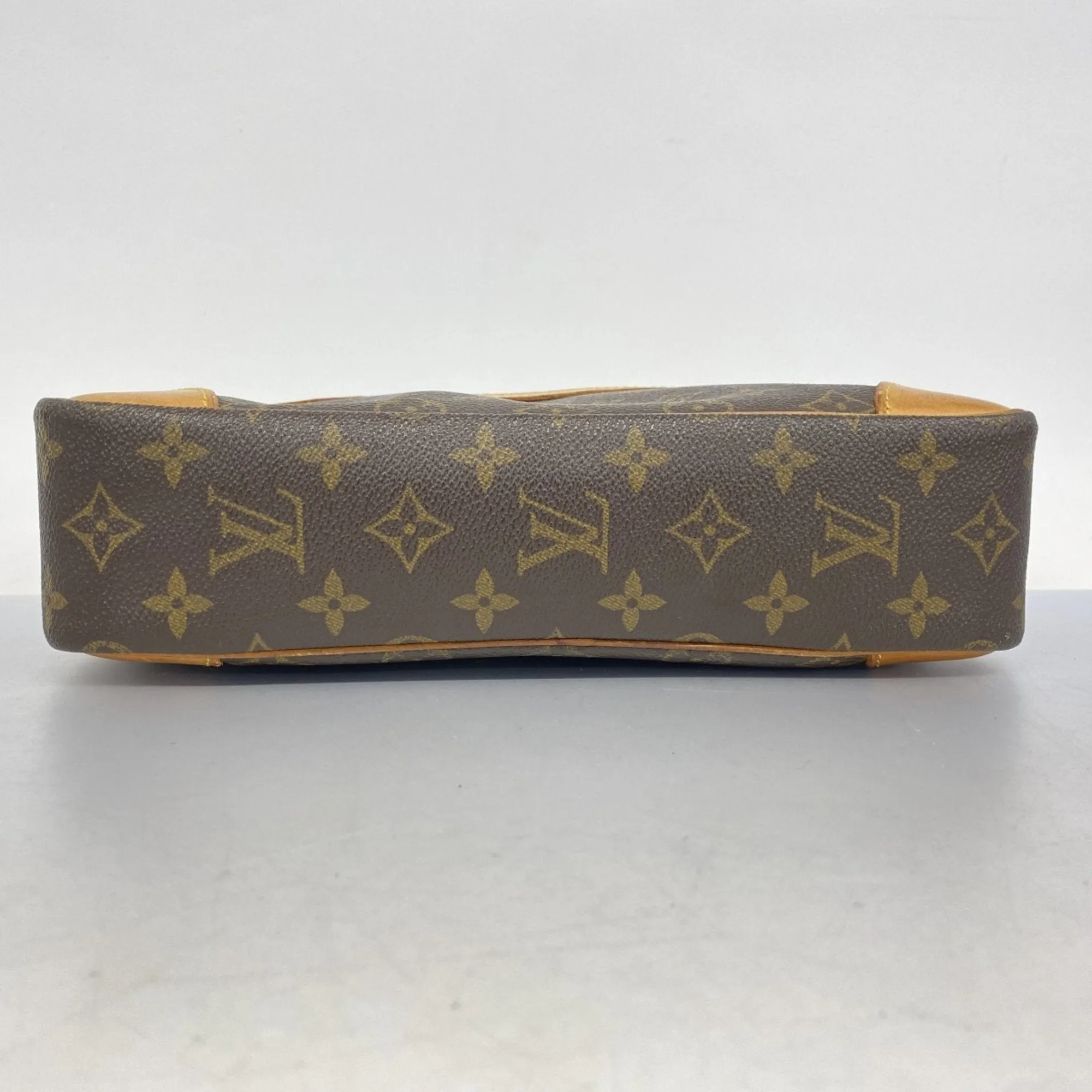 Louis Vuitton Clutch Bag (Pre-Owned)