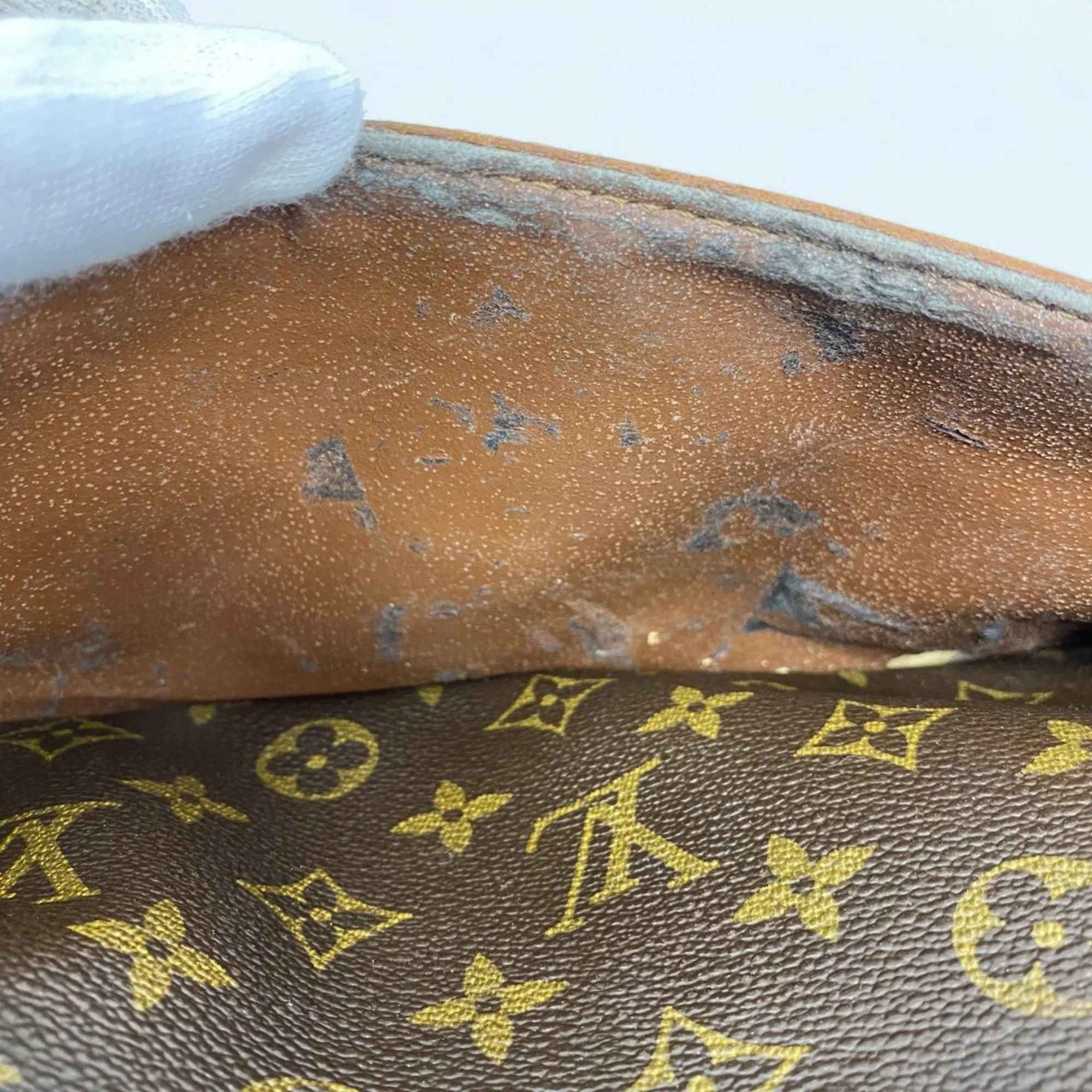 Louis Vuitton Clutch Bag (Pre-Owned)