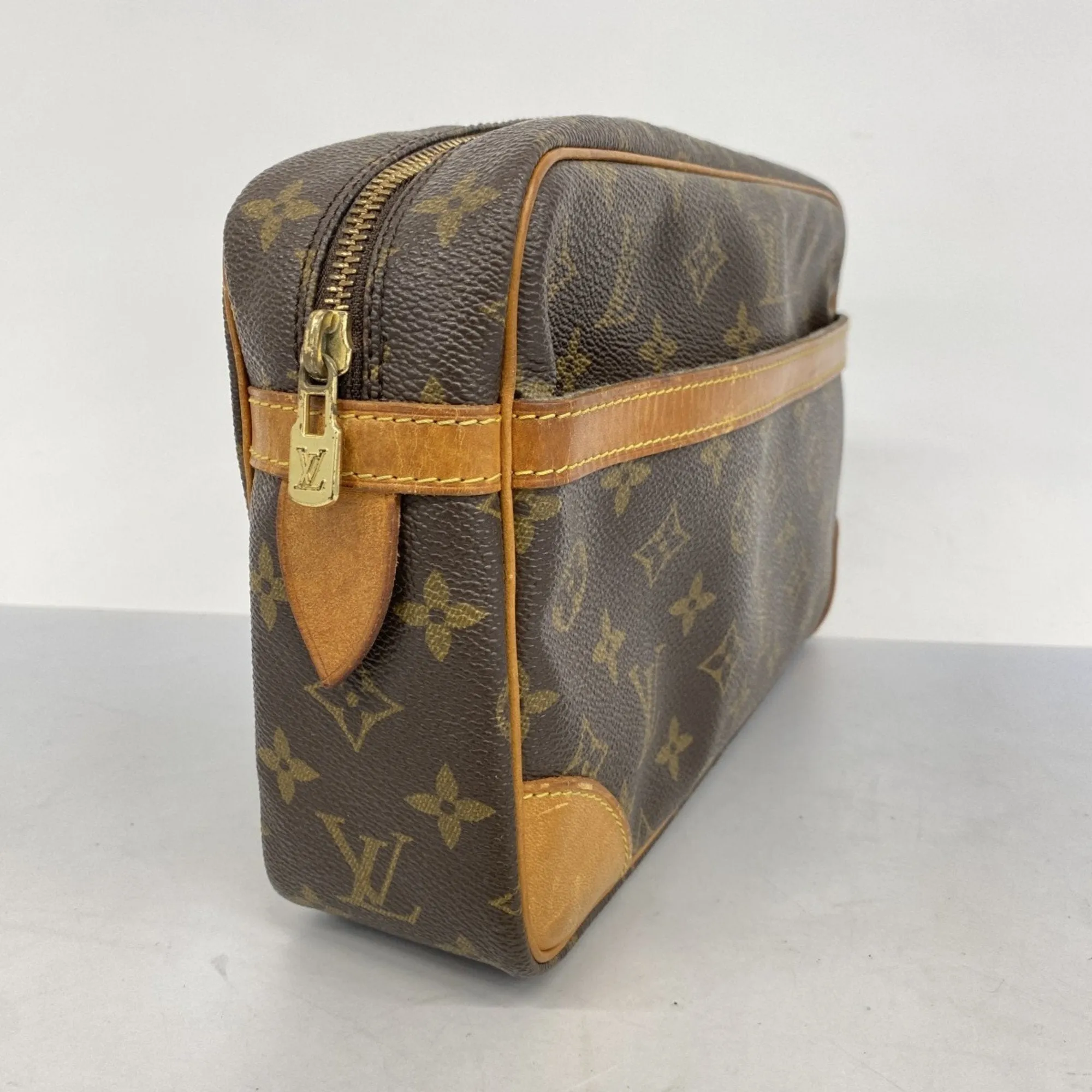 Louis Vuitton Clutch Bag (Pre-Owned)